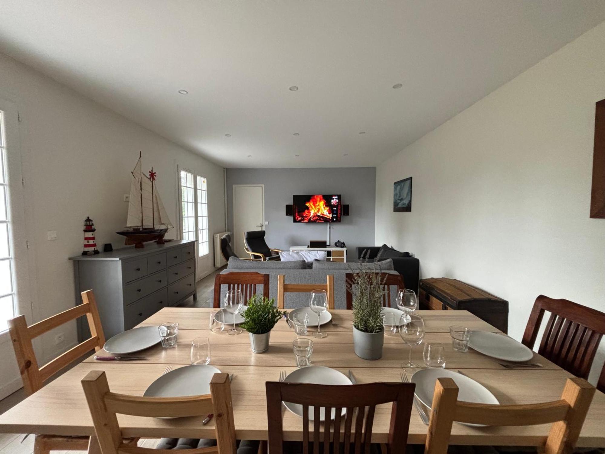 La Fromagerie Maison Lumineuse Et Spacieuse Beau Sejour 5 Ch 2 Wc 1 Sdb Grand Jardin Clos 5Mn A Pied Commerces 10 Mn Plage Omaha Beach Proche Plages Du Debarquement Trevieres Exteriér fotografie